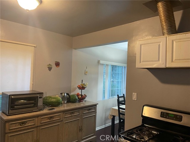 14823 Cohasset Street photo 7