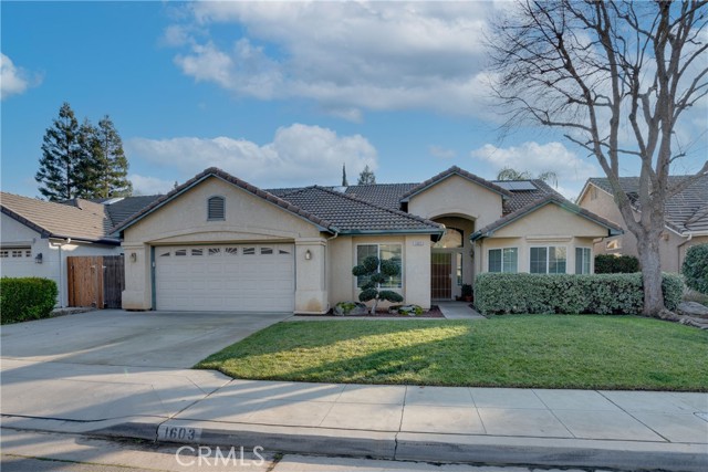 Detail Gallery Image 1 of 1 For 1603 E Emerald Ave, Fresno,  CA 93720 - 4 Beds | 2/1 Baths