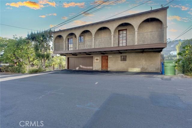 1943 Sunset Plaza Drive photo 2