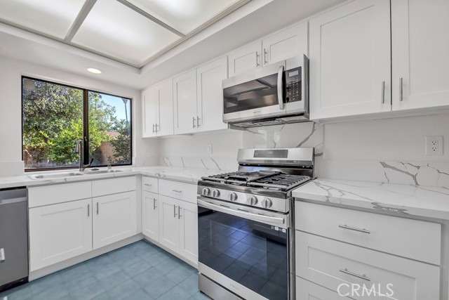 20448 Arminta Street photo 7