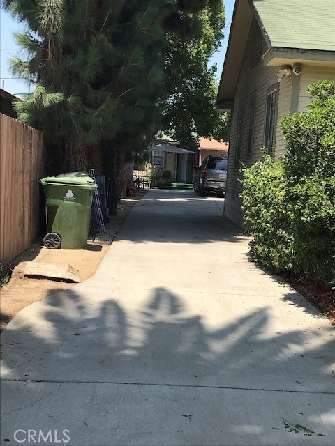 14165 Calvert Street photo 3