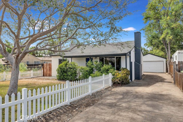11422 Delano Street photo 4