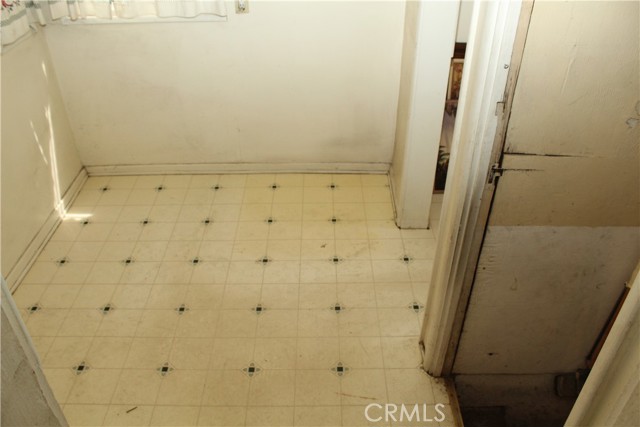 Laundry room / Basement Entry