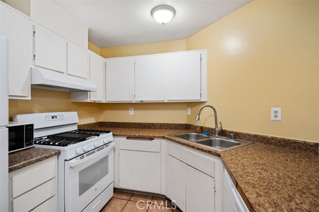 13750 Hubbard Street, 33 photo 6