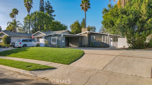 Photo of 22039 Mulholland Way, Woodland Hills, CA 91364