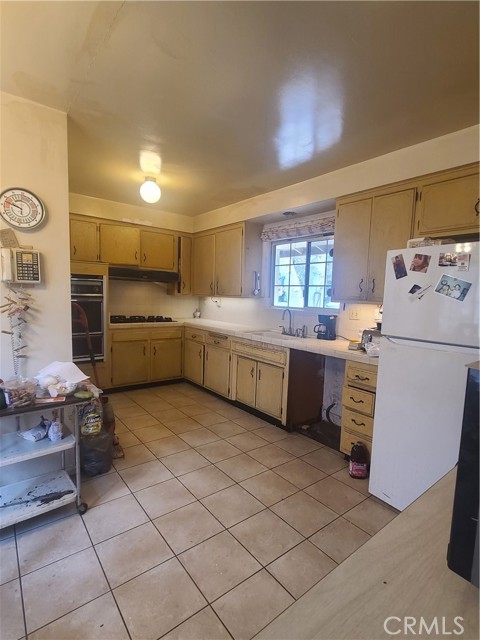 18140 Eccles Street photo 6