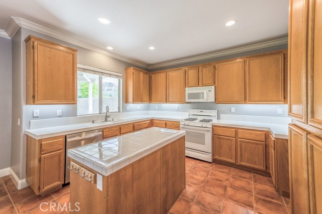 Open and bright kitchen to family room