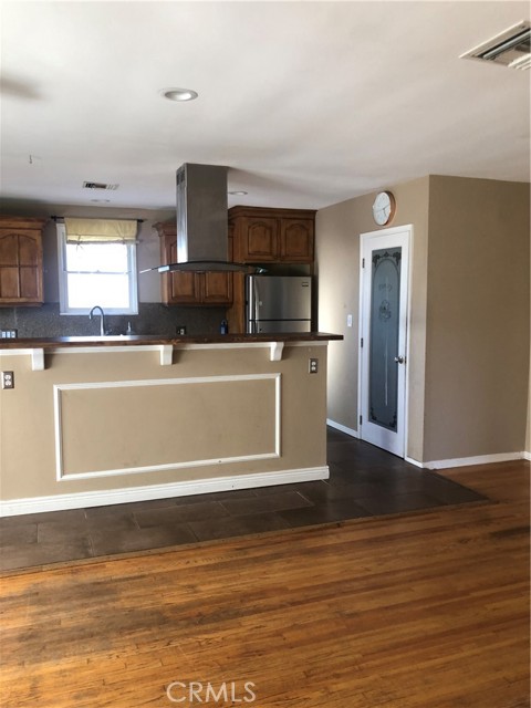 6700 Densmore Avenue photo 4