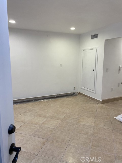 17915 Collins Street photo 3