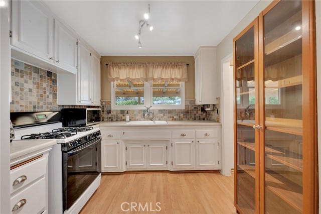 14933 Tupper Street photo 4