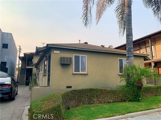 233 E Alameda Avenue Burbank, California Come see this light and bright top-floor unit located in the heart of Burbank. With no neighbors above you, this unit is tucked at the back of a small 6-unit building, and features 2 bedrooms, 1 bath, a spacious living room, a large eat-in kitchen with plenty of cabinet space, hardwood floors and fresh new paint throughout. The unit comes with 2 tandem parking spaces in the back and a community laundry. Located just minutes from plenty of shopping, restaurants, studios, freeway access, and other appealing Burbank amenities.