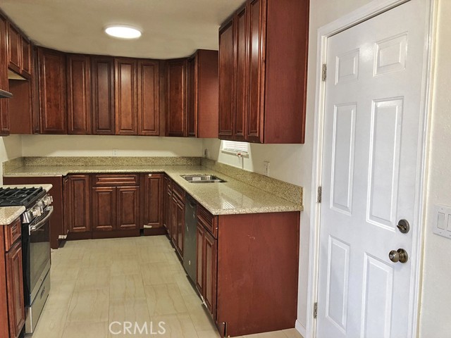 Image 11 of 26 For 45320 Kingtree Avenue