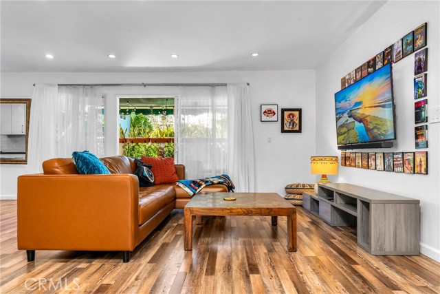 11511 Moorpark, 7 photo 2