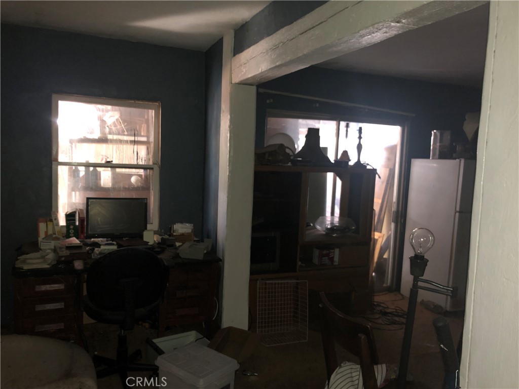 https://media.crmls.org/mediascn/68833e58-13ff-4afb-b720-846a2cbe3c24.jpg?preset=X-Large
