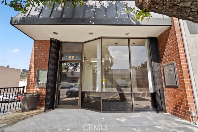 9925 Commerce Avenue photo 2