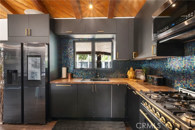 5425 Woodlake Avenue photo 8