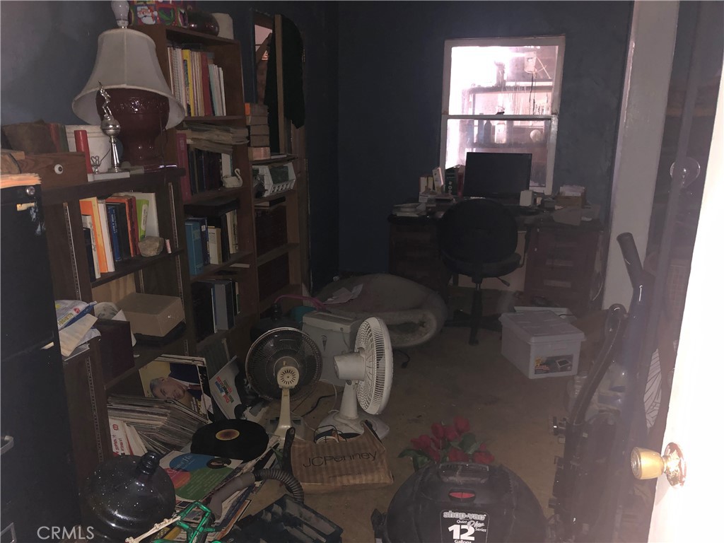 https://media.crmls.org/mediascn/696a4eb9-b6bb-4ad5-b683-b2be06fcbc1b.jpg?preset=X-Large