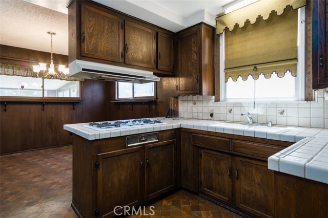 8514 Corbin Avenue photo 8