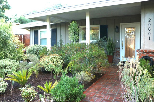 20601 Devonshire Street photo 4