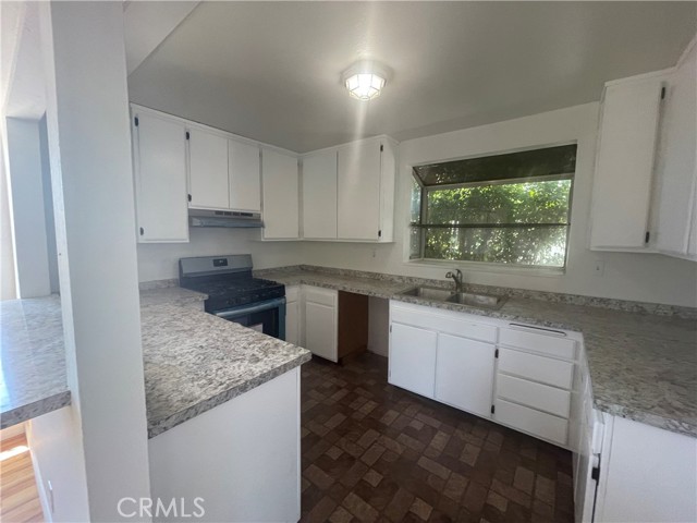9332 Van Nuys Boulevard, 70 photo 6