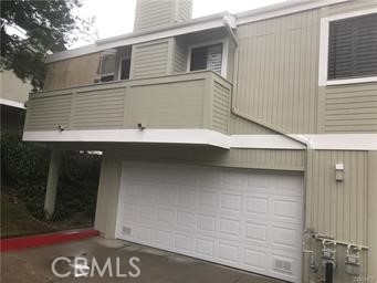 22119 Burbank Boulevard 5 Woodland Hills, California Beautiful townhome up graded. Close to shopping center, stainless steel appliances, beautiful hardwood floors, plantations shutters on the windows.