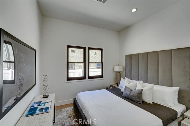14153 Archwood Street photo 8