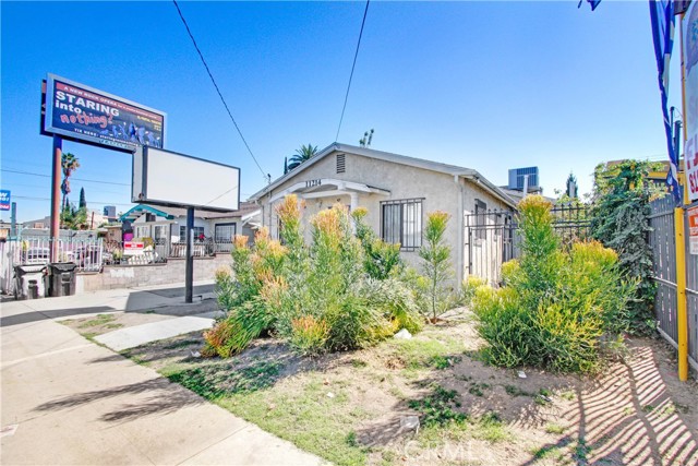 11214 Burbank Boulevard photo 4