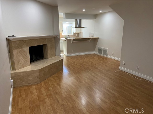 22103 Oxnard Street photo 3