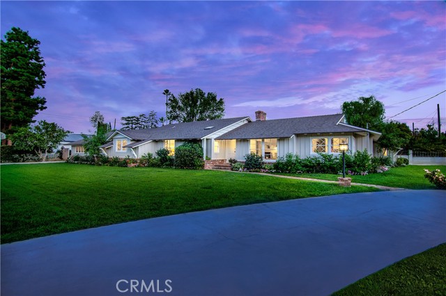 23132 Sylvan Street photo 2