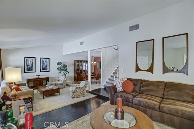 10200 Larwin Avenue, 6 photo 8
