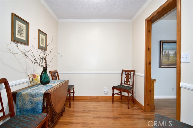18730 Wyandotte Street photo 6