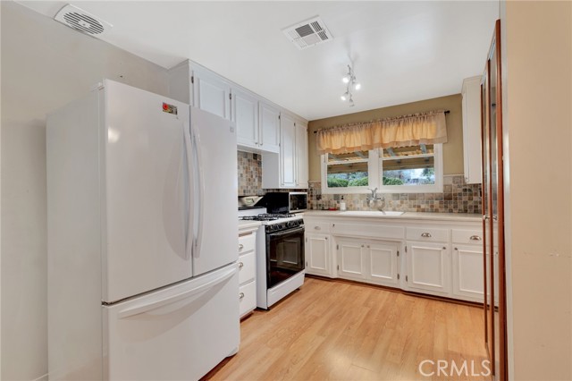 14933 Tupper Street photo 6