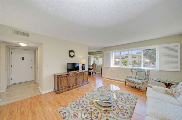 11813 Runnymede Street, 18 photo 6