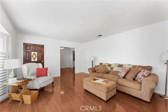 8427 Aura Avenue photo 6