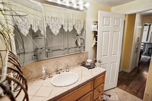 Main bathroom