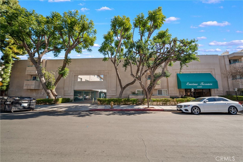5320 Zelzah Avenue 109, Encino, CA 91316