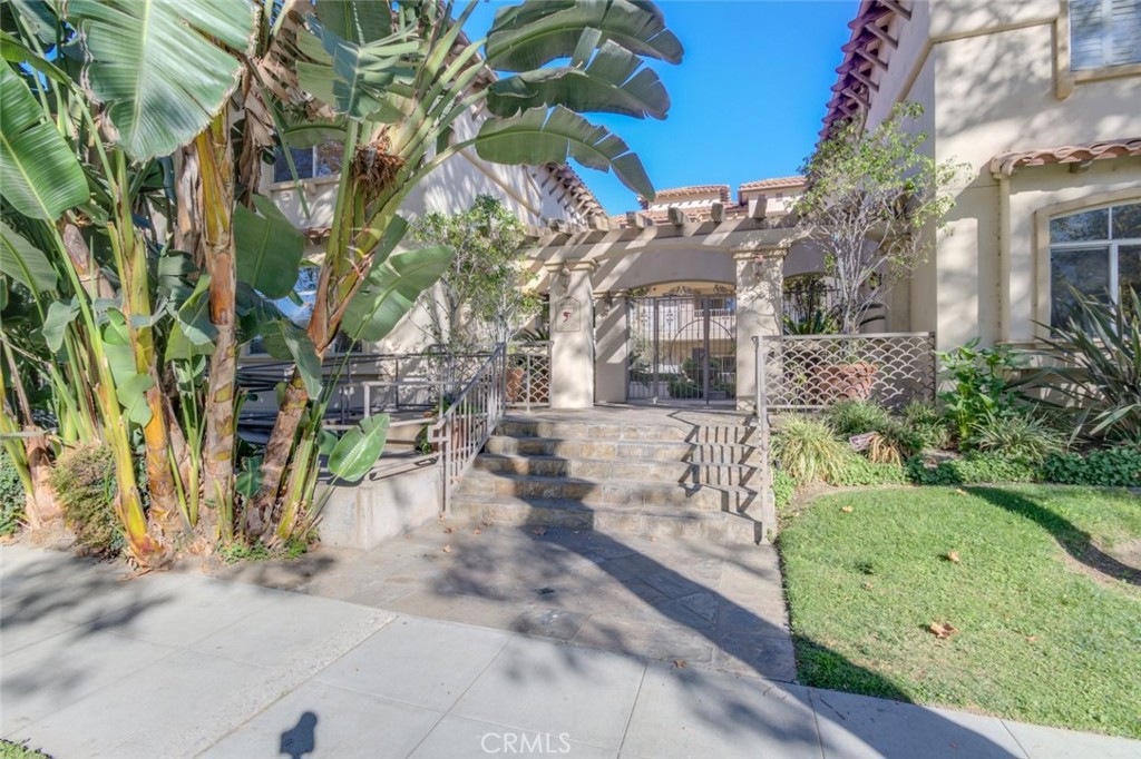 3003 W Riverside Drive