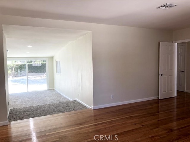 Image 2 for 10718 Stagg St, Sun Valley, CA 91352