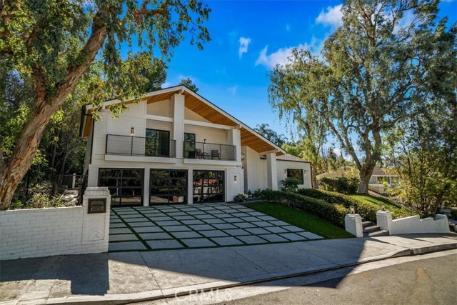 4615 Winnetka Avenue