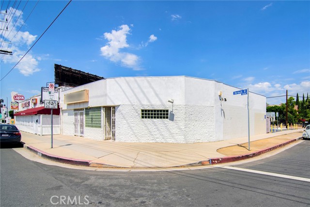 13637 Burbank Boulevard photo 2