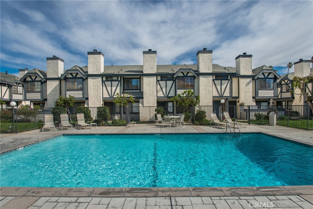 19221 Sherman Way 30, Reseda, CA 91335