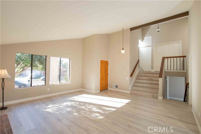 18517 Labrador Street photo 4