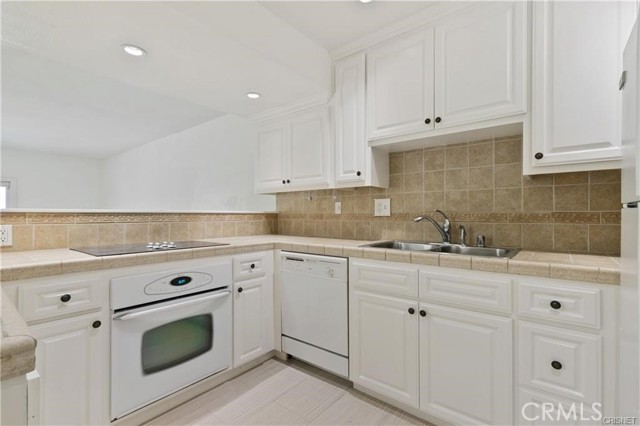 Detail Gallery Image 7 of 12 For 23401 Park Sorrento #51,  Calabasas,  CA 91302 - 2 Beds | 2 Baths