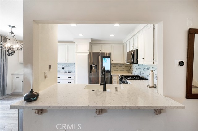 Quartz countertops, breakfast bar