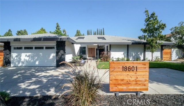 18601 Citronia Street photo 3