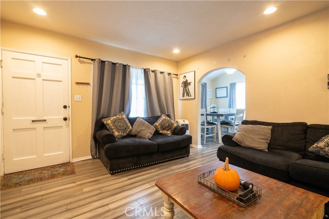 6923 Tampa Avenue photo 4