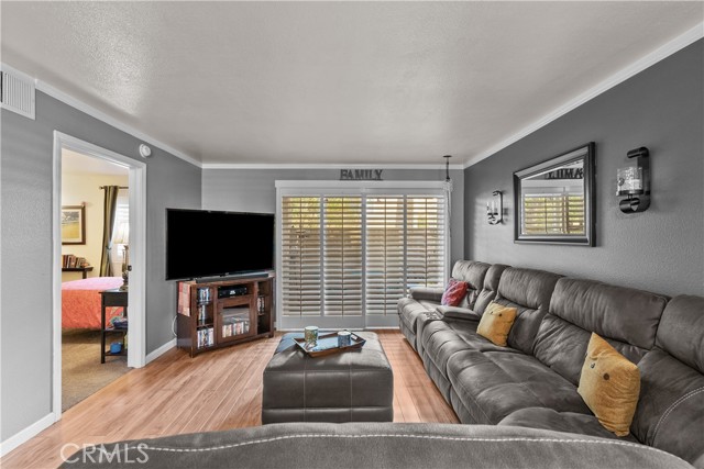 10636 Woodley Avenue, 15 photo 5