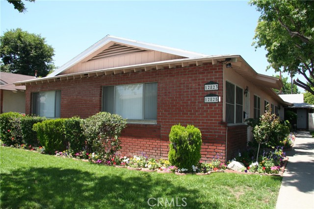 12825 Oxnard Street photo 2