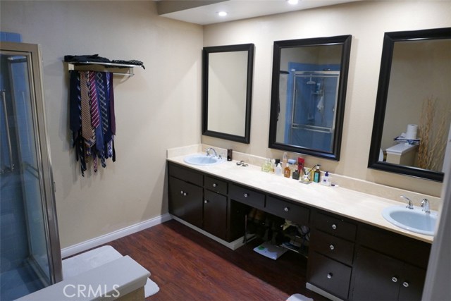 Master's Bedroom upgraded Bathroom with new drawers, mirrors and long granite counter top with two sinks that will give more availablity