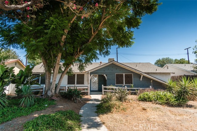 8514 Corbin Avenue photo 1